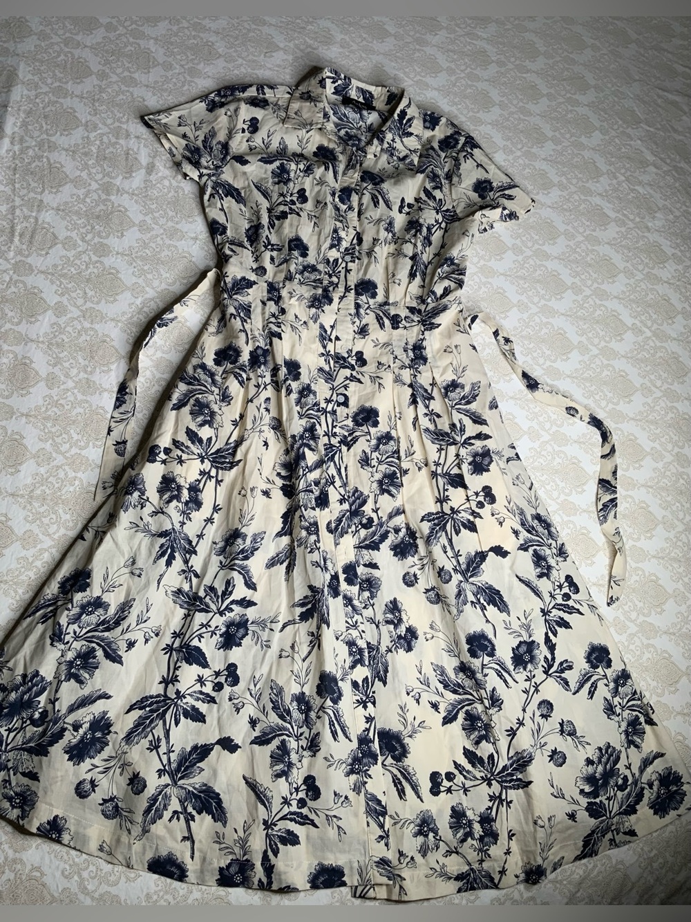 Women's Aakaa Floral Button Down Midi Dress Beige Navy Size Medium - Picture 3 of 11